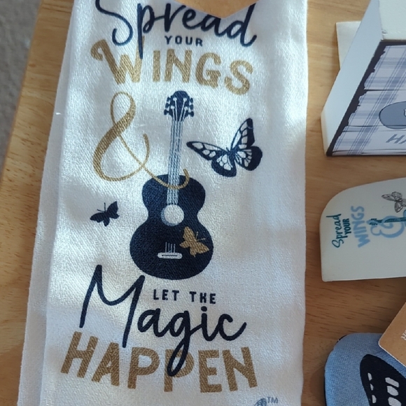 Dolly Parton Butterfly Kitchen Set - Blue - Picture 7 of 7